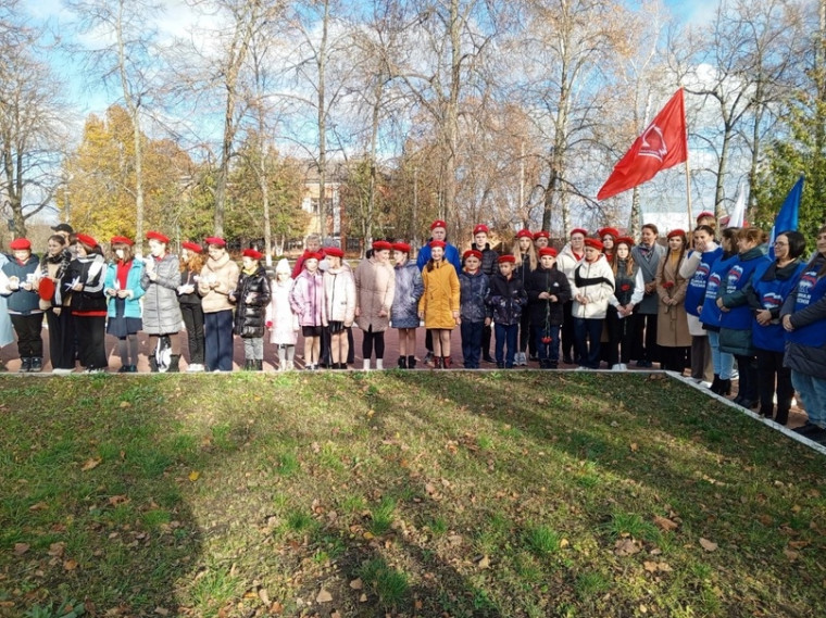 Открытие обновленного памятника.